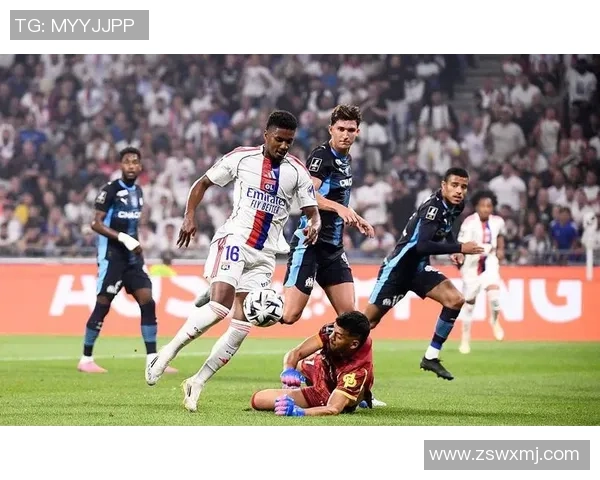 中超精彩对决皇马逆转巴黎圣日耳曼乌龙球成比赛转折点引发热议 中超精彩对决皇马逆转巴黎圣日耳曼乌龙球成比赛转折点引发热议